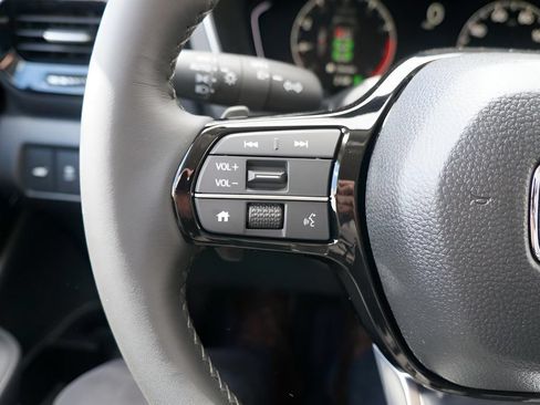 Used 2025 Honda Pilot Touring image 12