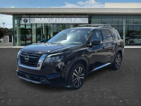 Used 2024 Nissan Pathfinder Platinum AWD/4WD image 3
