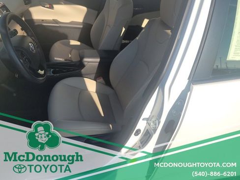 Certified 2022 Toyota Prius LE image 12