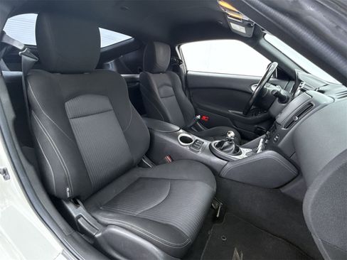 Used 2016 Nissan 370Z w/ Sport Package image 13