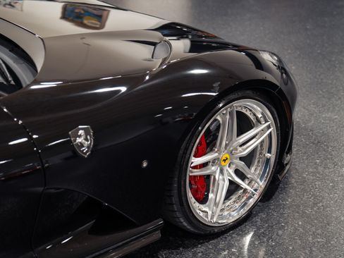 Used 2018 Ferrari 812 Superfast RWD image 15
