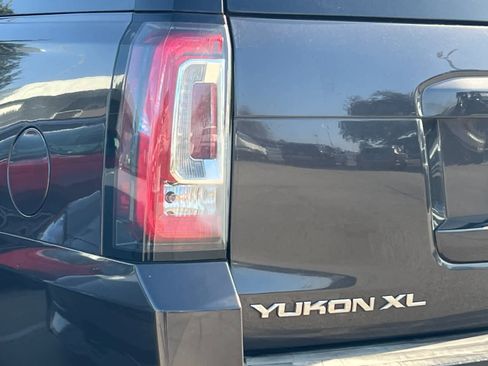 Used 2017 GMC Yukon XL SLT image 27