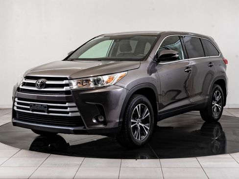 Used 2019 Toyota Highlander Plus image 1
