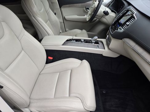 Used 2023 Volvo XC90 T8 Ultimate w/ Lounge Package image 23