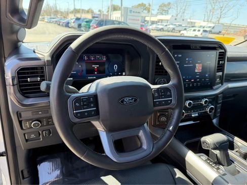 Used 2025 Ford F150 Lariat w/ Equipment Group 502A High image 13