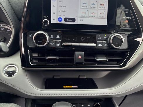 Used 2023 Toyota Highlander XLE image 15