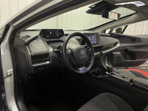 Used 2025 Toyota Prius LE FWD image 34