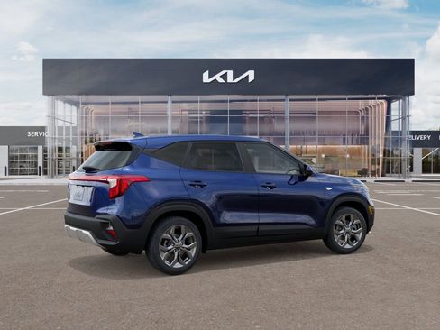 New 2026 Kia Seltos LX FWD image 6