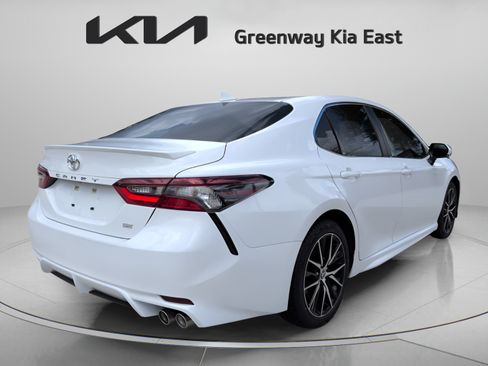 Used 2024 Toyota Camry SE w/ Convenience Package FWD image 5