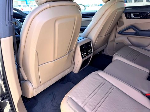 Used 2021 Porsche Cayenne S image 25