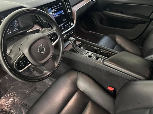 Used 2021 Volvo S60 T5 Momentum image 4