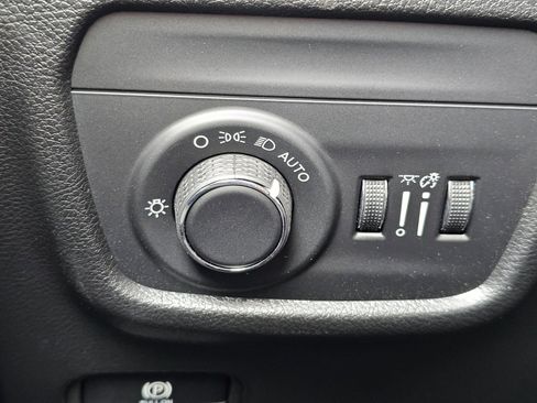 New 2025 Jeep Grand Cherokee L Laredo image 17