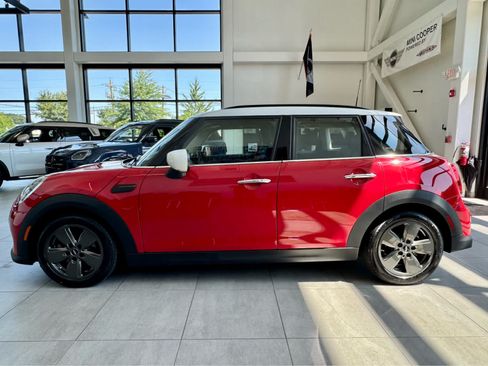 Used 2024 MINI Cooper 4-Door Hardtop FWD image 8
