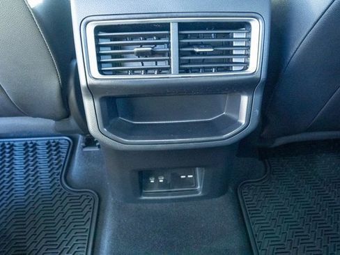 New 2026 Volkswagen Atlas Cross Sport SE image 33