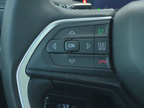 Used 2024 Jeep Grand Cherokee Altitude AWD/4WD image 35