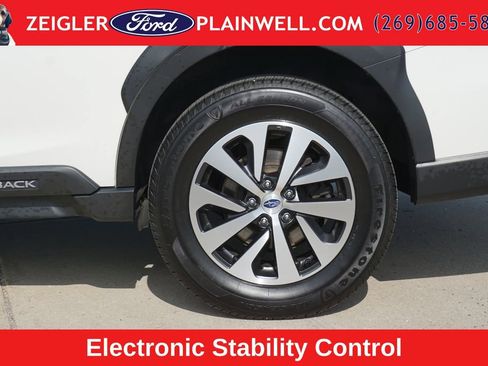 Used 2023 Subaru Outback Premium AWD/4WD image 9