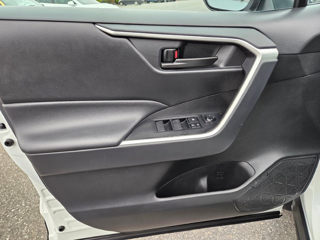 Used 2025 Toyota RAV4 LE AWD/4WD image 20