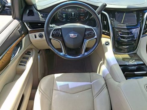 Used 2019 Cadillac Escalade ESV Luxury AWD/4WD image 11