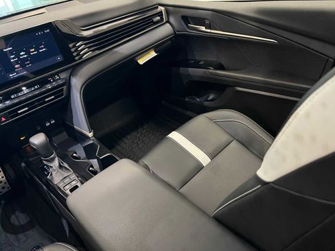 New 2026 Toyota Camry Hybrid image 11