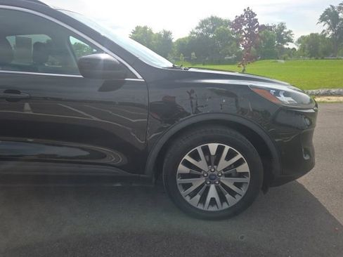 Used 2021 Ford Escape Titanium AWD/4WD image 4