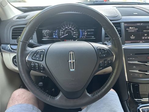 Used 2013 Lincoln MKS AWD image 17