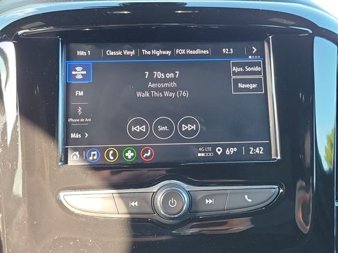 Used 2023 Chevrolet Traverse LT image 18