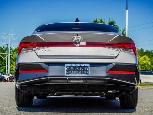 Used 2025 Hyundai Elantra Limited FWD image 12