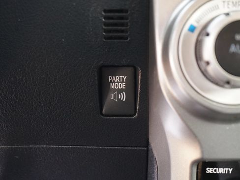Used 2013 Toyota 4Runner Limited AWD/4WD image 24