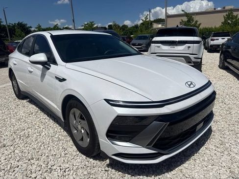 Used 2025 Hyundai Sonata SE FWD image 3