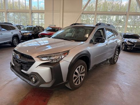 Used 2023 Subaru Outback Premium image 7