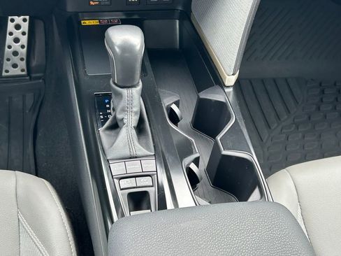 Used 2025 Toyota Camry SE FWD image 20