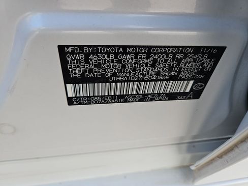 Used 2017 Lexus IS 200t w/ Navigation System Package image 30