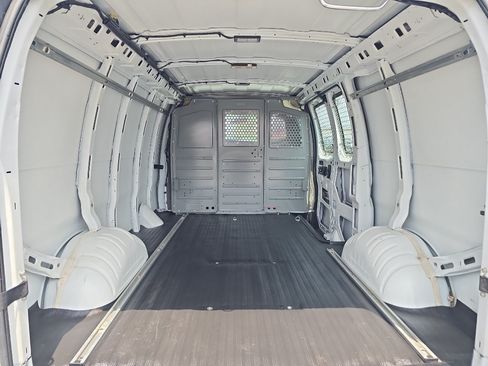 Used 2015 Chevrolet Express 2500 RWD image 12