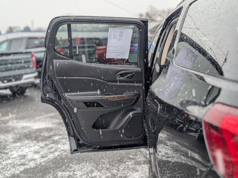 Used 2021 GMC Acadia Denali w/ Denali Ultimate Package image 40