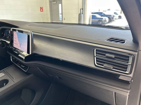 New 2026 Volkswagen Atlas Cross Sport SE image 27