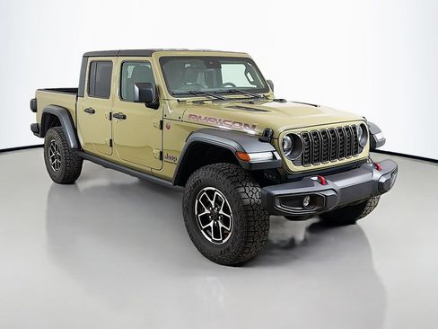 Used 2025 Jeep Gladiator Rubicon w/ Convenience Group AWD/4WD image 39