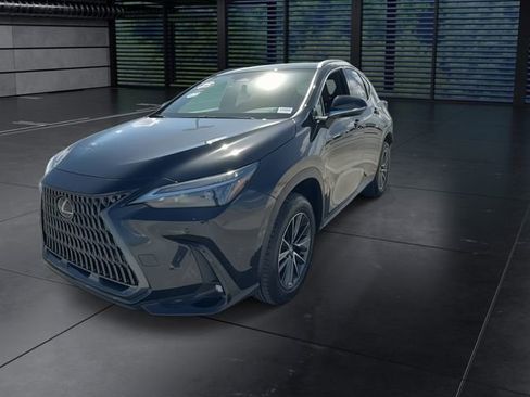 Used 2025 Lexus NX 250 FWD w/ Towing Package (2000 Lbs) image 4