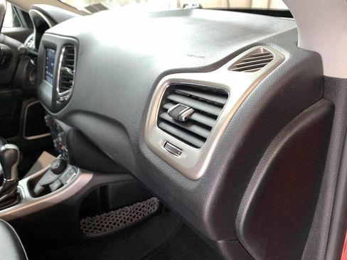 Used 2018 Jeep Compass Latitude w/ Popular Equipment Group image 41