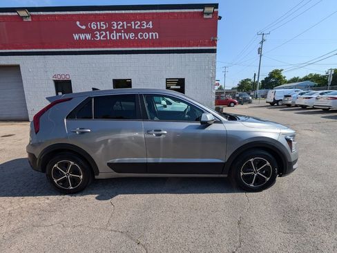 Used 2023 Kia Niro LX image 4
