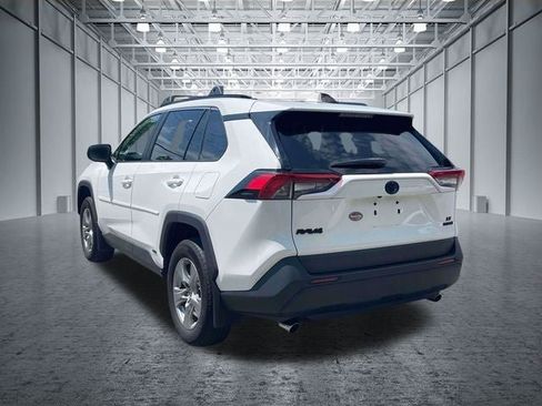 Used 2022 Toyota RAV4 LE AWD/4WD image 10