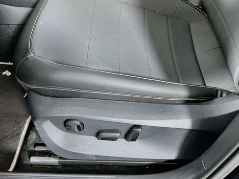 Used 2023 Volkswagen Taos SE AWD/4WD image 11