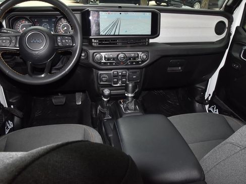 Used 2024 Jeep Gladiator Sport AWD/4WD image 16