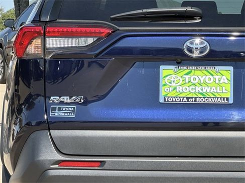 Used 2023 Toyota RAV4 XLE Premium image 5