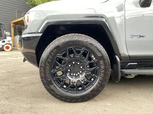 Used 2025 GMC Hummer EV 2X AWD/4WD image 11