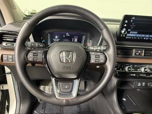 Used 2025 Honda Pilot Elite image 18