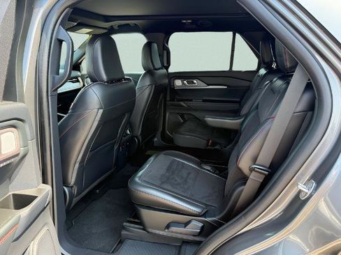 Certified 2025 Ford Explorer ST AWD/4WD image 5