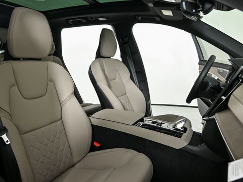 New 2026 Volvo XC90 B6 Plus w/ Protection Package Premier image 23