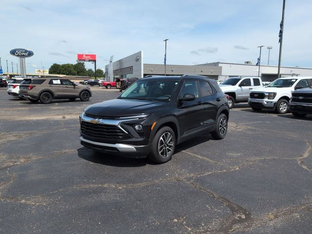 Used 2025 Chevrolet TrailBlazer LT w/ Driver Confidence Package FWD image 3