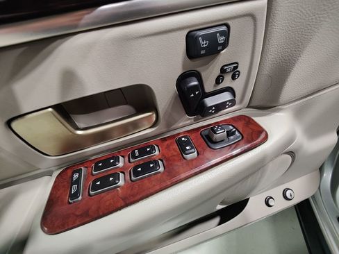 Used 2004 Lincoln Town Car Ultimate image 23