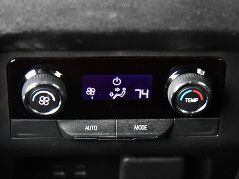 Used 2024 Chevrolet Traverse LT image 47